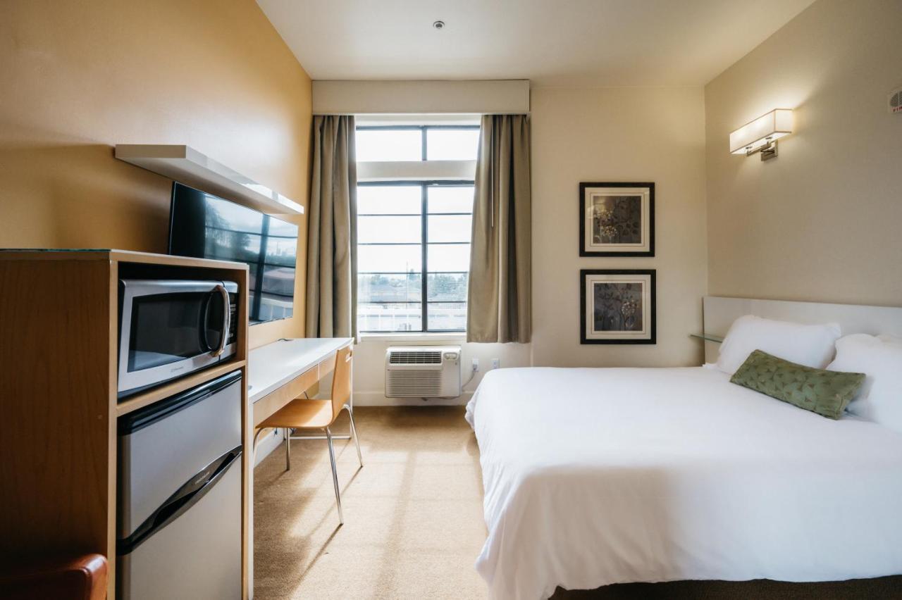 Studios Inn 3*
